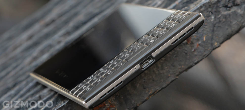 Illustration for article titled BlackBerry Passport Review: When the Best You've Got Isn't Good Enough